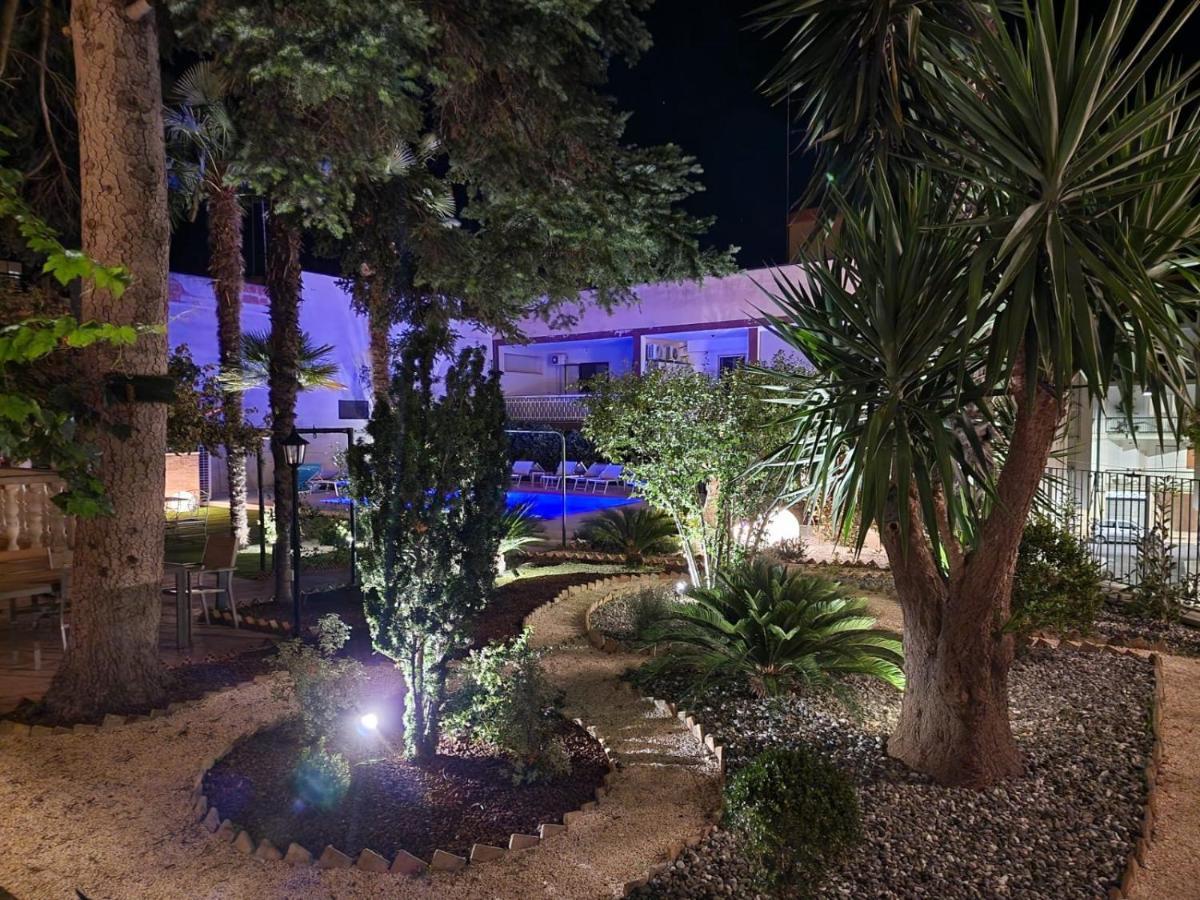 B&B Giardino Delle Delizie グラヴィーナ・イン・プーリア エクステリア 写真