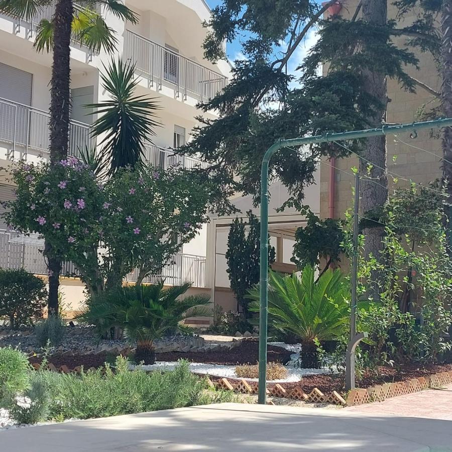 B&B Giardino Delle Delizie グラヴィーナ・イン・プーリア エクステリア 写真