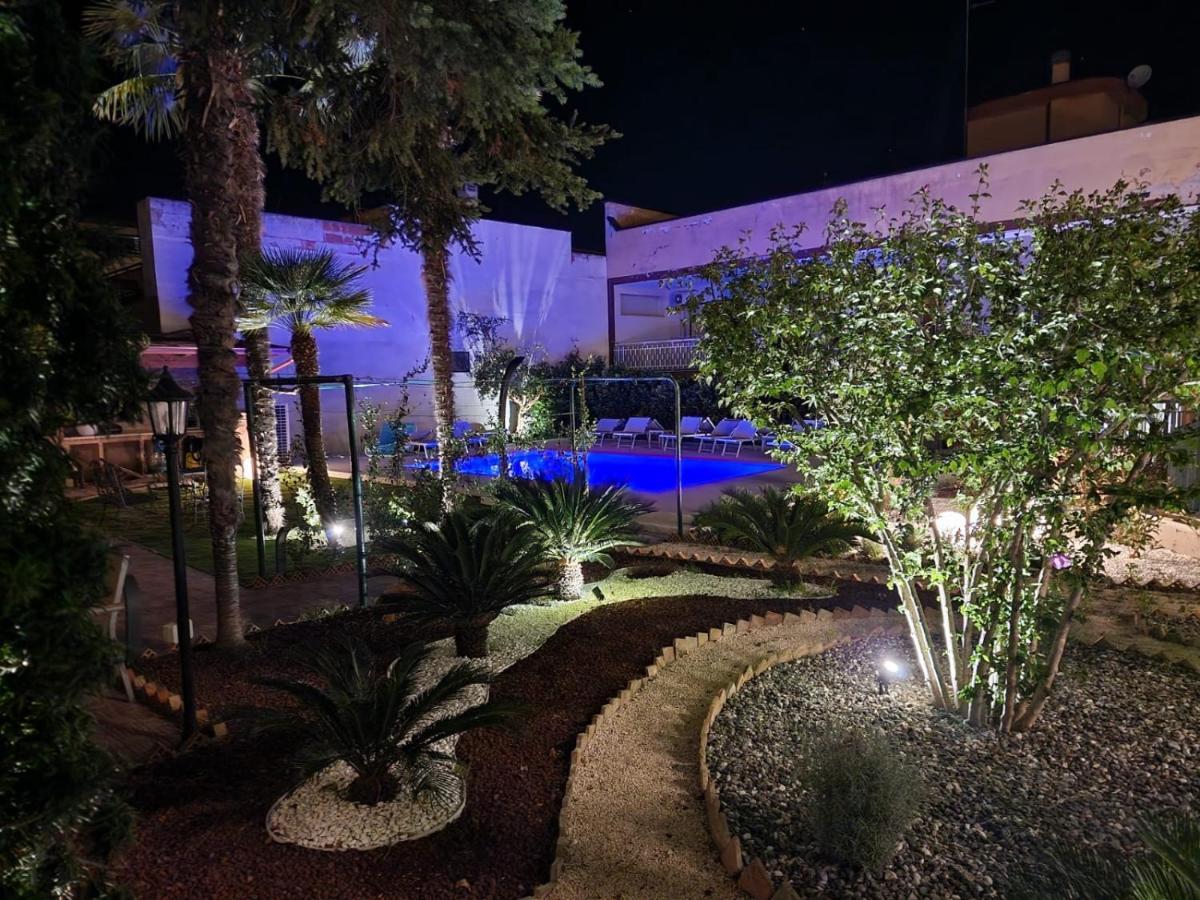 B&B Giardino Delle Delizie グラヴィーナ・イン・プーリア エクステリア 写真